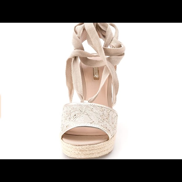 Guess - Picture 3 of 4